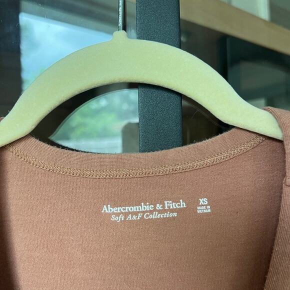 Abercrombie bodysuit seamless rust terracota long sleeves Henley vneck top - Picture 3 of 5